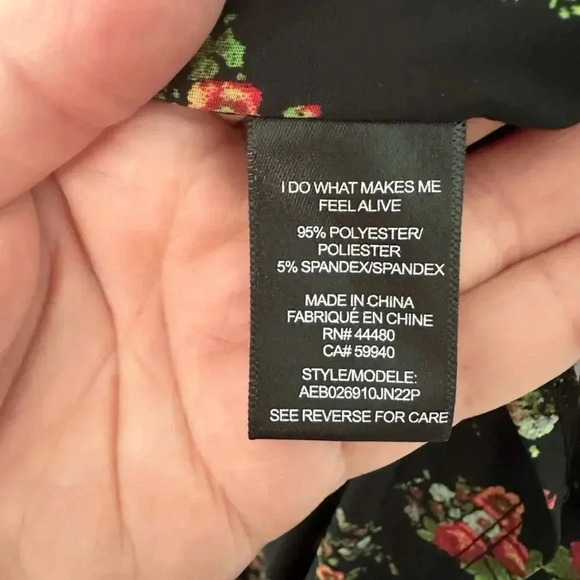 AFRM Emilia Black and Red Floral Side Slit Skirt New with Tags Stretchy 1X - Picture 5 of 7